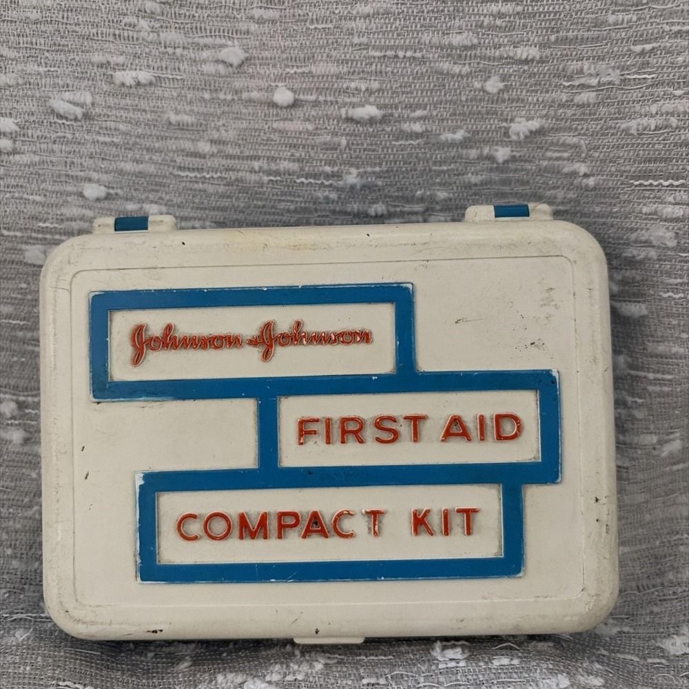 Vintage 1960s Johnson & Johnson First Aid Travel Kit Empty‎